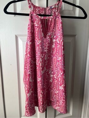 Violet & Claire pink Paisley design peep hole flowy tank top size Medium  NWOT